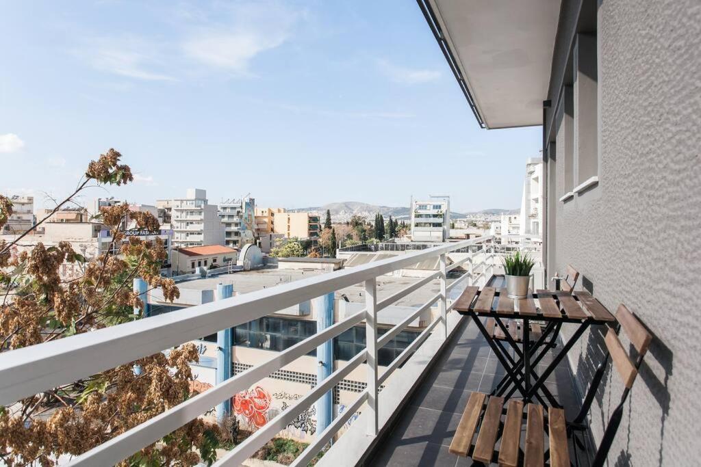 Apartment In Keramikos, Aten Exteriör bild