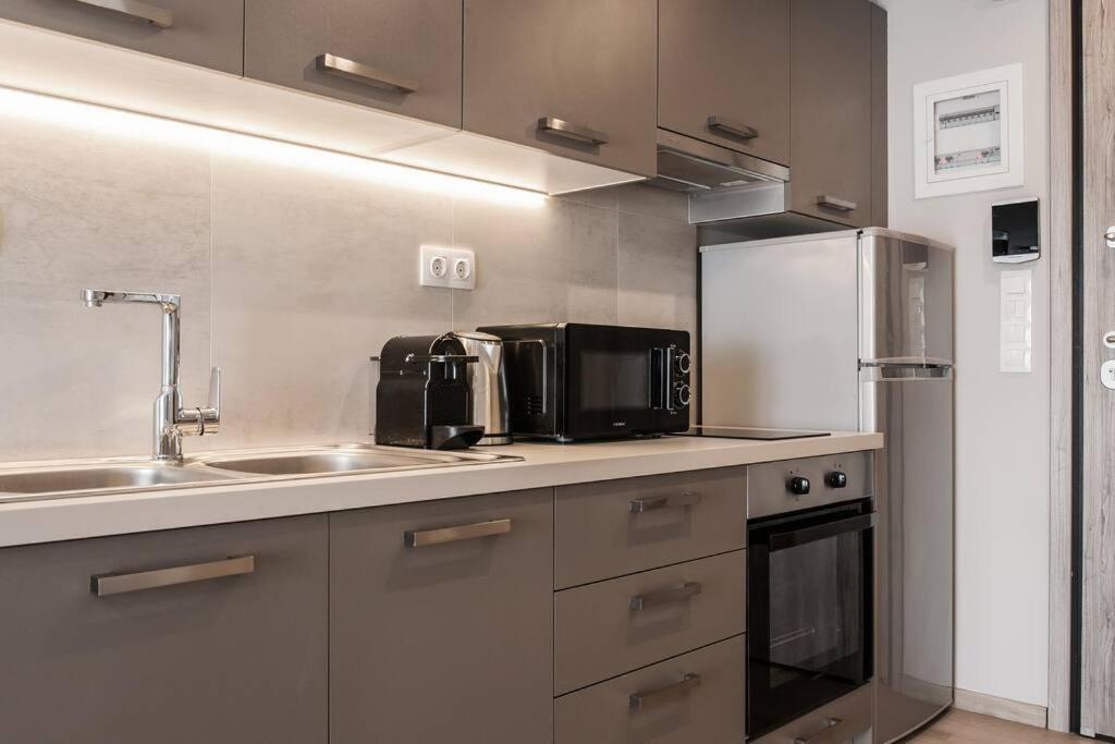 Apartment In Keramikos, Aten Exteriör bild