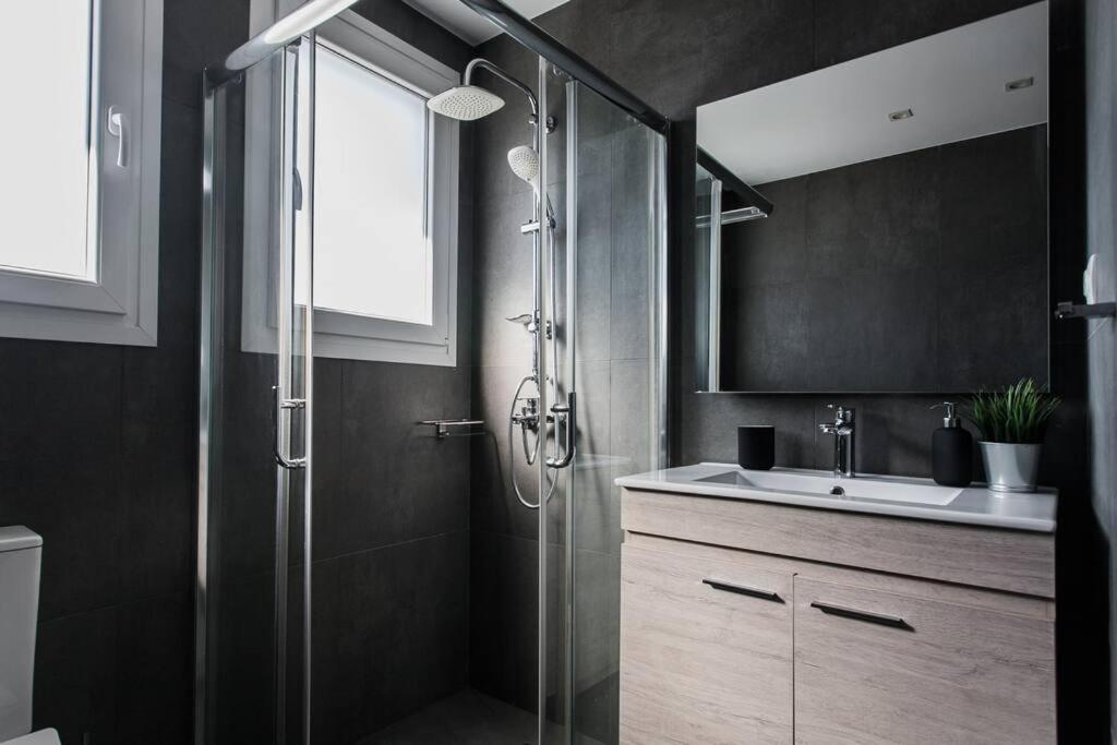 Apartment In Keramikos, Aten Exteriör bild